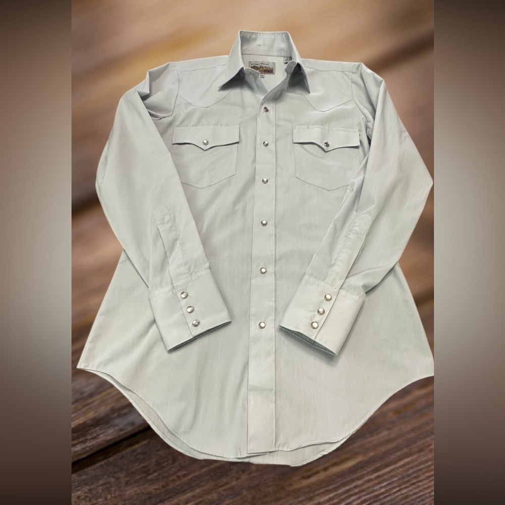 Western Wear Pearl Snap Long Sleeve Shirt. Light Gray. Size: 14 1/2- 32 33